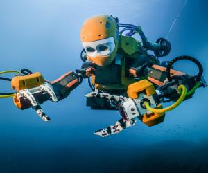Humanoid robot recovers sunken treasure 