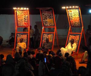 Les Chaises Koubeyni at night in Niamey