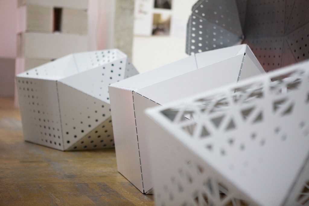 Unique explore. Многогранники в мебели. Мебель в стиле оригами шкаф. Кресло Hedronics. Мебель из бумаги фото.