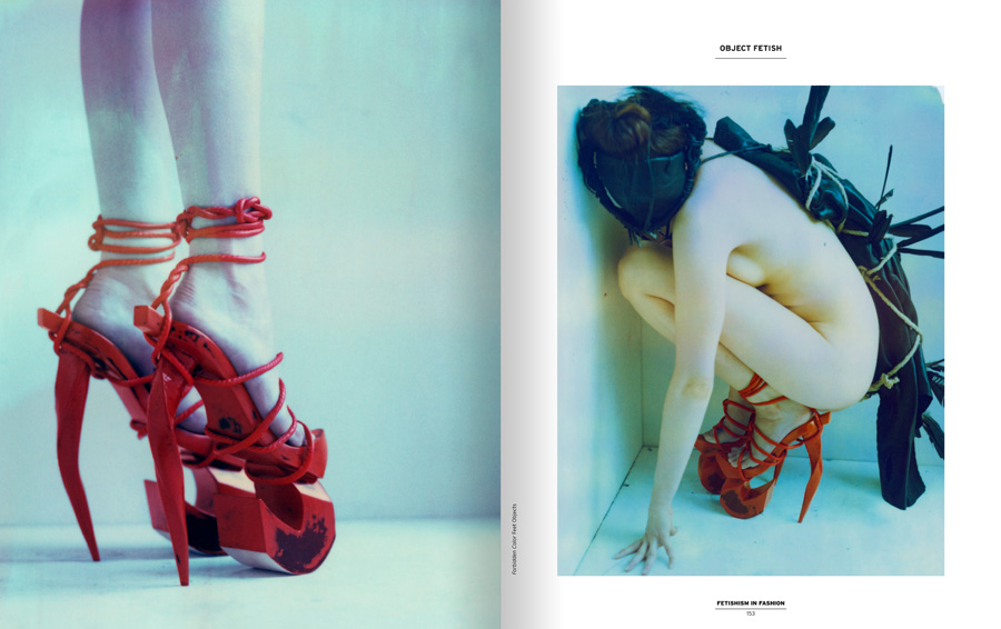 洋書 Fetishism in Fashion Lidewij Edelkoort FETISHISM IN FASHION Lidewij Edelkoort — GREGORY FORSTNER