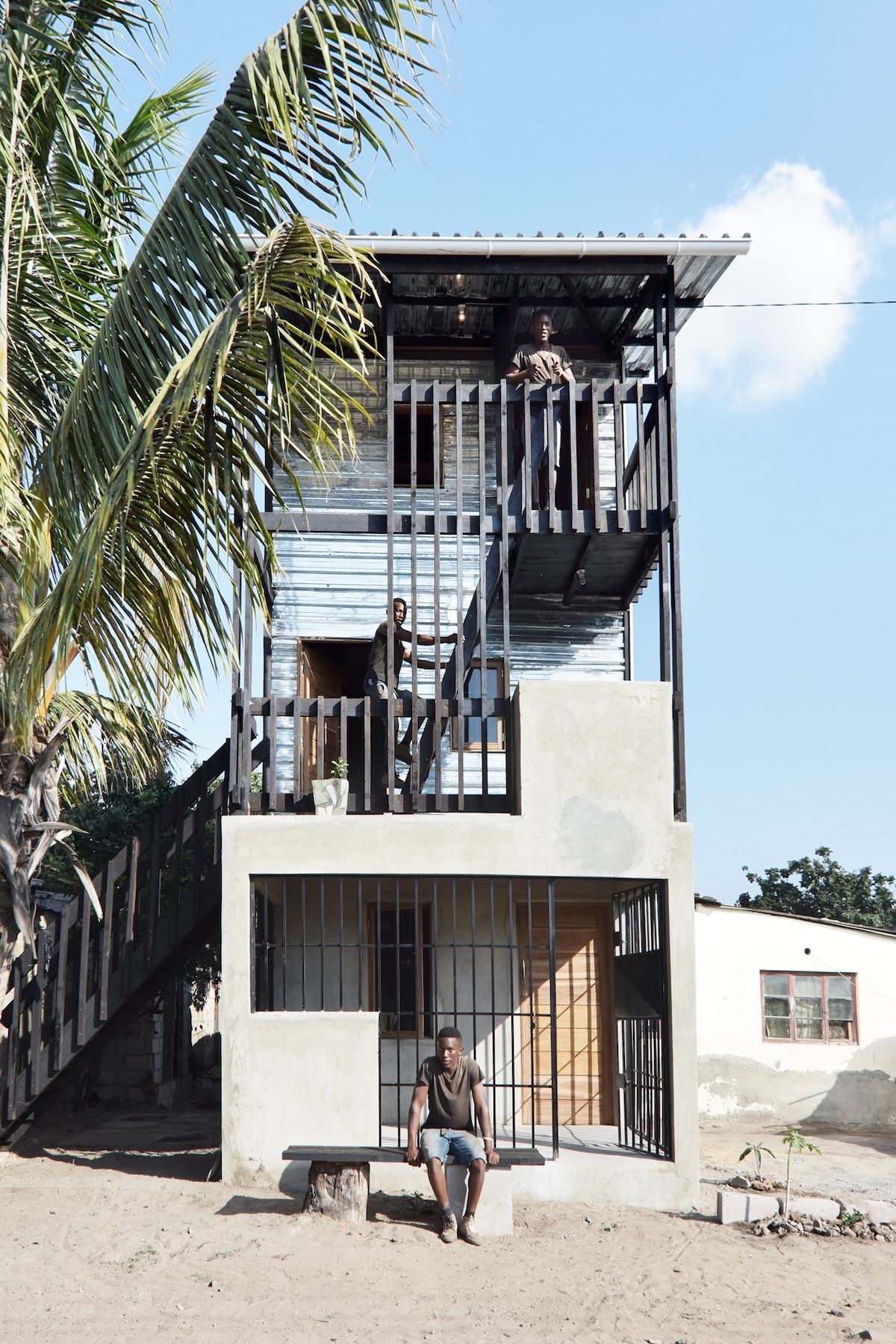 Low-cost house in Mozambique features corrugated iron and wood | Design