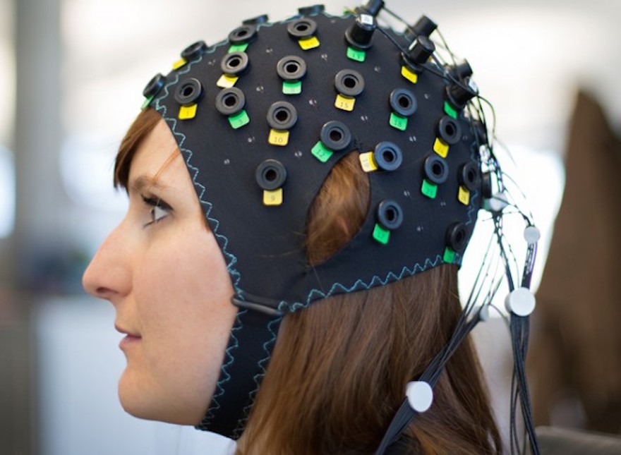Mind-reading device gives paralysed people ability to communicate