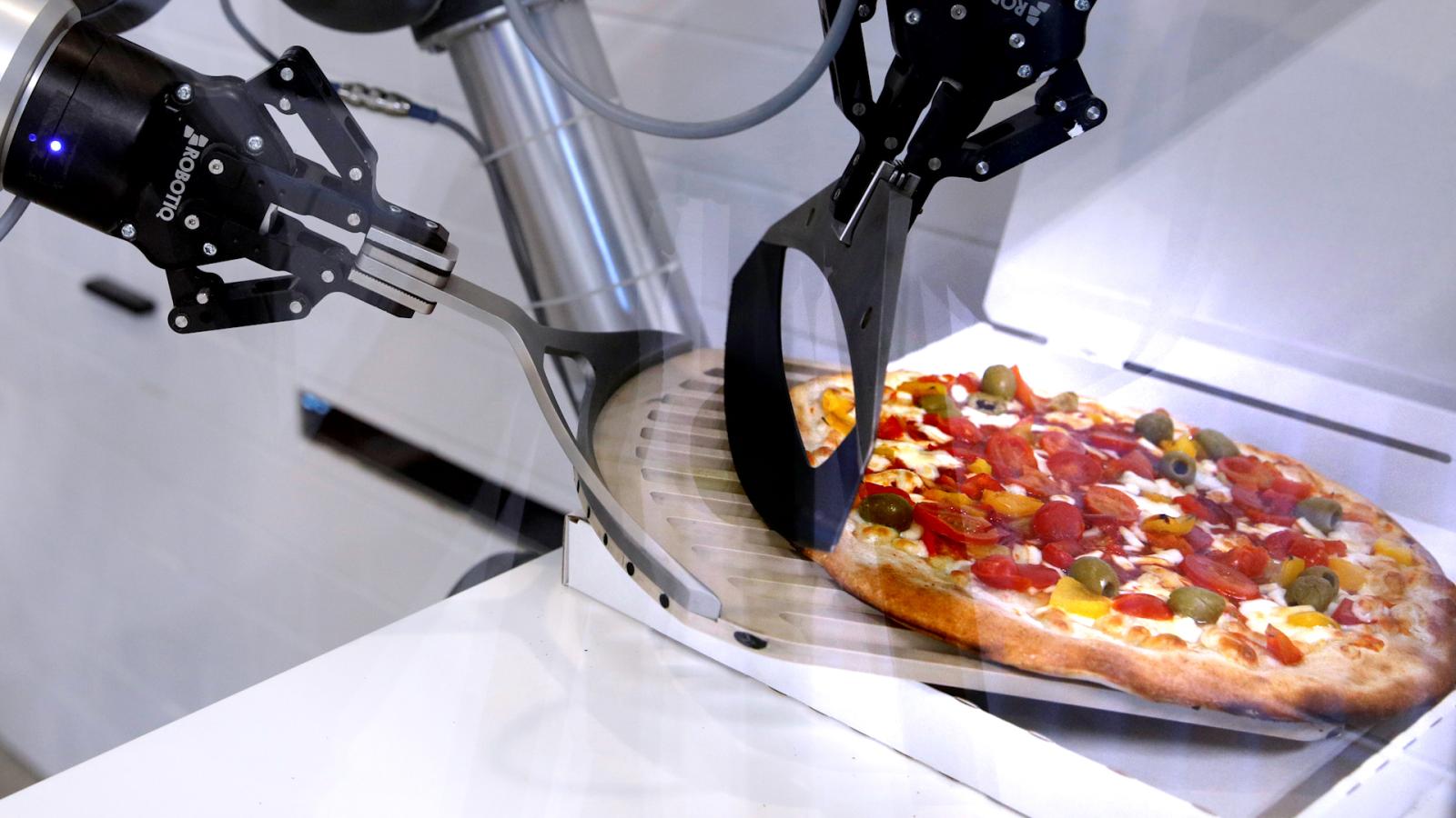 krystal fangst insekt World's first robot equipped station to cook pizza | Design Indaba