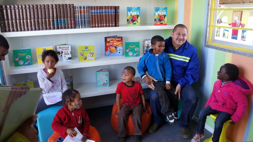 Mandela Day 2012: Blikkiesdorp container library