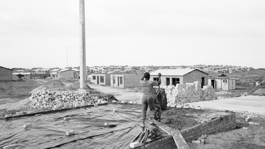 Man building his house, Marselle Township, Kenton-on-sea. 08 July 1990. Image: David Goldblatt. 