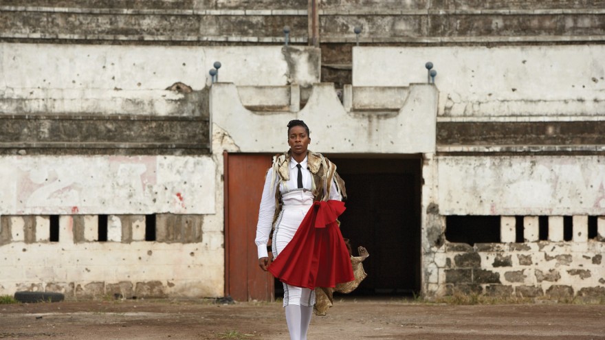 Nandipha Mntambo Praça de Touros I 2008.  