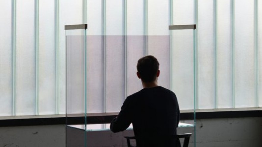 Diapositive high desk by the Bouroullec Brothers for Glas Italia. 