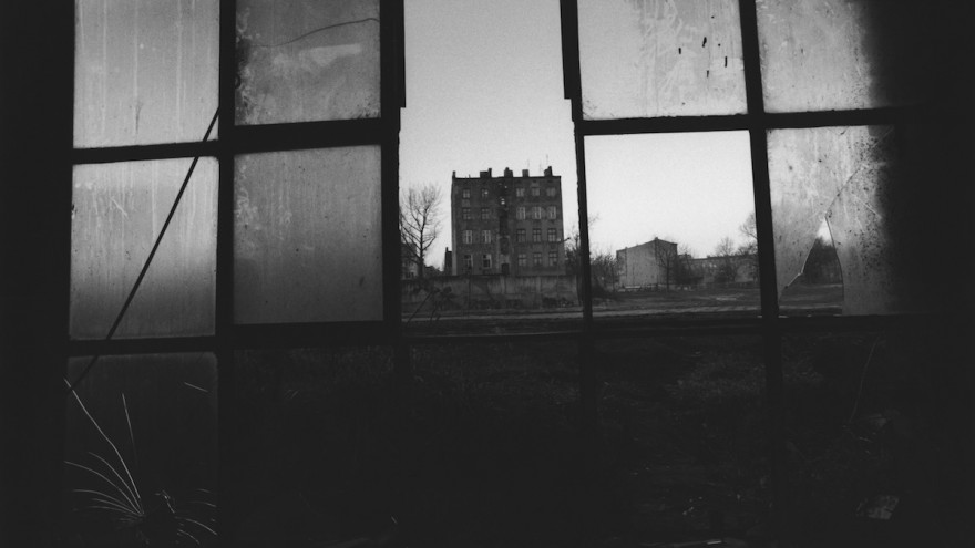 Untitled (Łódź), 2000. Archival gelatin-silver print.  Image: © Collection of the artist.