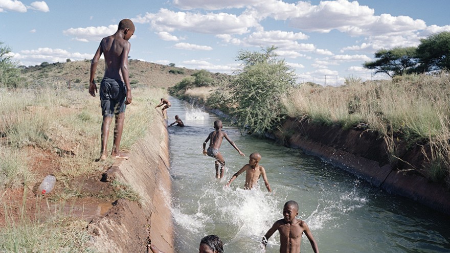 The suburb of Diamanthoogte (Diamond Heights) is home to a predominantly coloured community that lives on the outskirts of the diamond-mining town of Koffiefontein in the Free State province. During the summer months children enjoy swimming in the canals, which they refer to as the ‘Long Sea’. Image: Ilan Godfrey. 