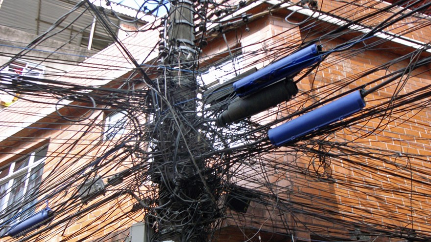 Electric network Favela, Rio, Brasil. Photo: Satyendra Pakhalé.