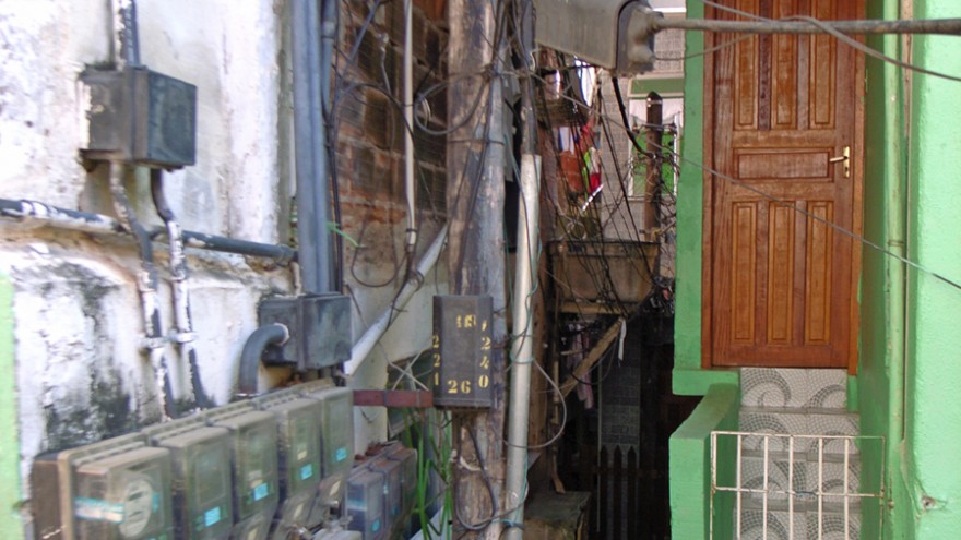 Electric network Favela, Rio, Brasil. Photo: Satyendra Pakhalé.