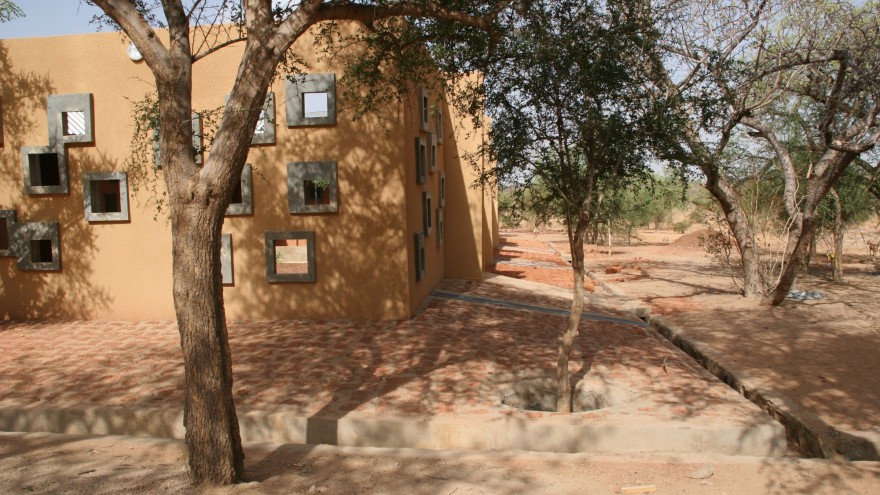 Centre de Santé et de Promotion Social, CSPS by Francis Kéré.