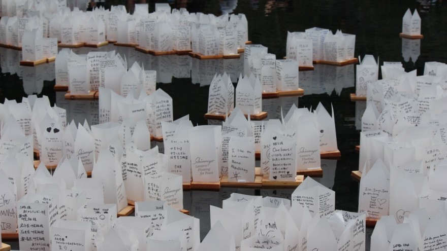 Shinnyo Lantern Floating, New York. 