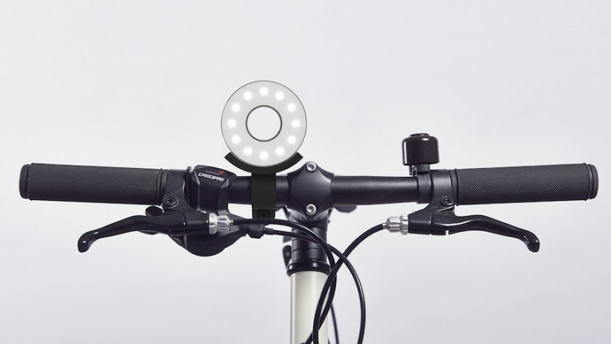 Double O bike light by Paul Cocksedge launched on Kickstarter. 