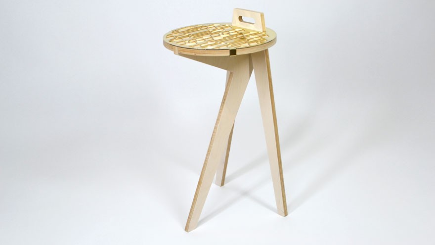 Carry table in wood and brass.
