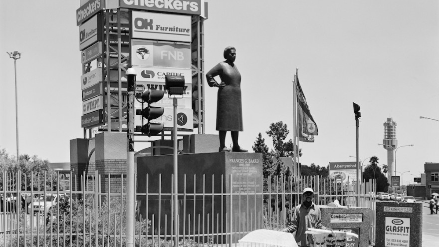 Frances Baard, militant trade unionist and leader of the ANC Women’s League, sculpted by Anton Momberg. Kimberley, 5 February 2013. Image: David Goldblatt. 