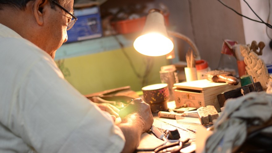 A retired musician in West Bengal, India created this artisanal, folding wooden tie
