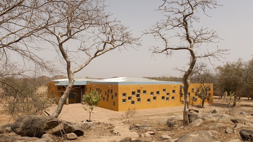 The Centre de Santé et de Promotion Sociale forms part of the Opera Village in Burkina Faso, photo by Erik-Jan Ouwerkerk