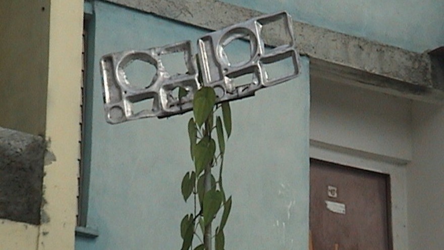 The use of food trays as TV-antenna is widespread in Cuba.
