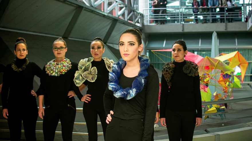 Mariana Acosta transforms trash into jewellery. 