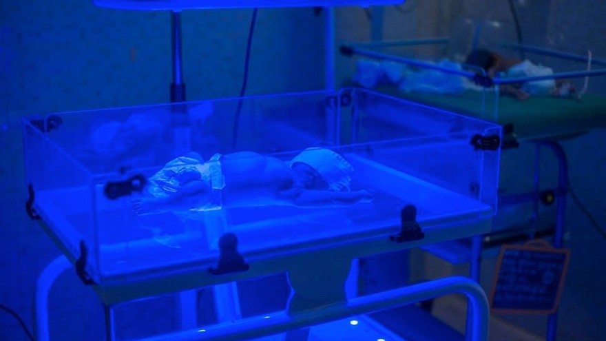 The Brilliance, designed by nonprofit D-Rev, is a phototherapy device designed to treat infants with jaundice in poor communities. Image: D-Rev