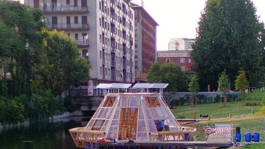 Italian think tank Pnat have designed modular, floating green houses called JellyFish Barges that could help solve food security problems