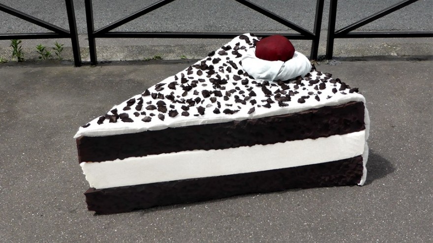 Layered foam cake of Lor-K