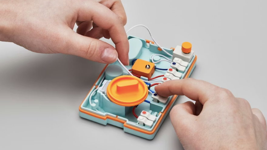 Pentagram industrial designer Jon Marshall Pentagram industrial designer Jon Marshall