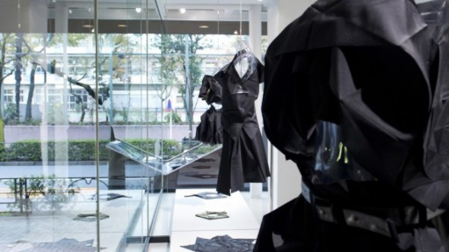 132 5. Issey Miyake store designed Tokujin Yoshioka. Photo: Yoshinaga Yasuaki.