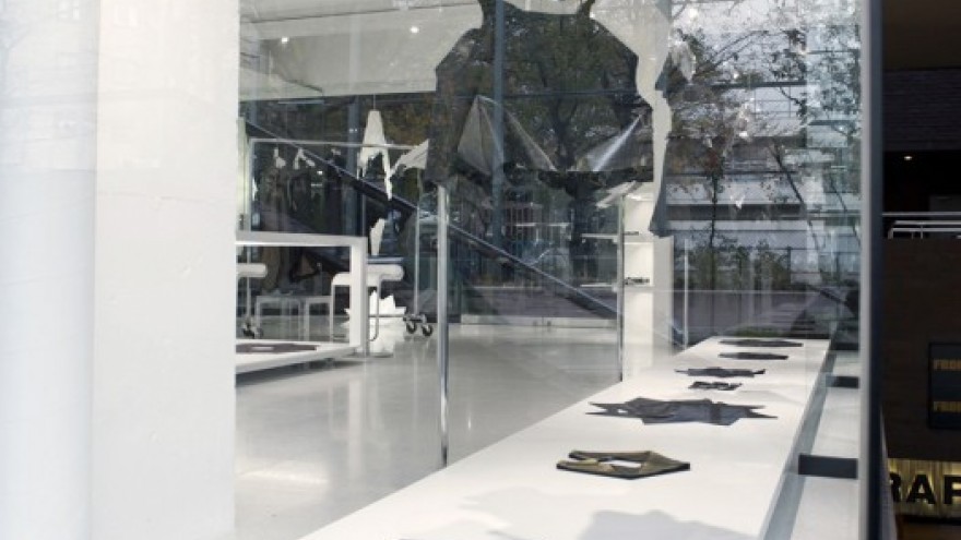 132 5. Issey Miyake store designed Tokujin Yoshioka. Photo: Yoshinaga Yasuaki.