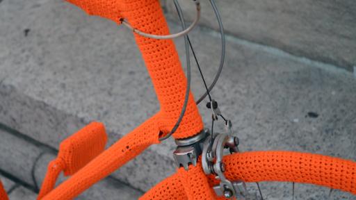 Isabeau Joubert yarn bombing