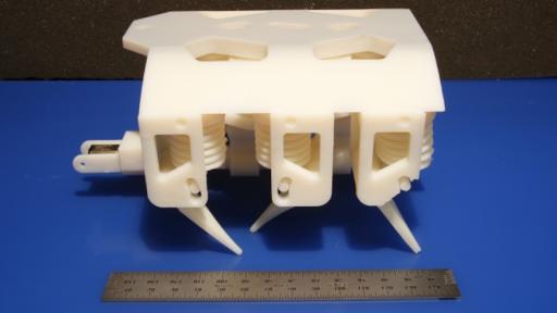 This 3-D hexapod robot