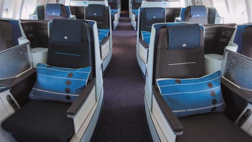 Internationally celebrated Dutch product designer Hella Jongerius has given the KLM World Business Class a completely new look.