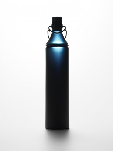 “N” sake packaging by Nendo. Photo: Hiroshi Iwasaki.