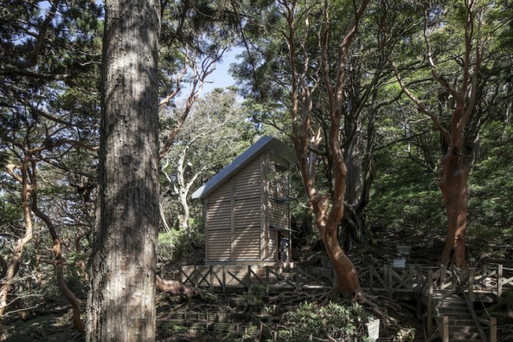 Yakushima Takatsuka Lodge by Shigeru Ban. Image: Hiroyuki Hirai. 