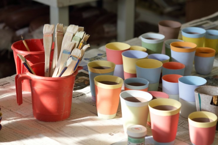 Glazed cups waiting to be fired. Image: Henk Hatting.