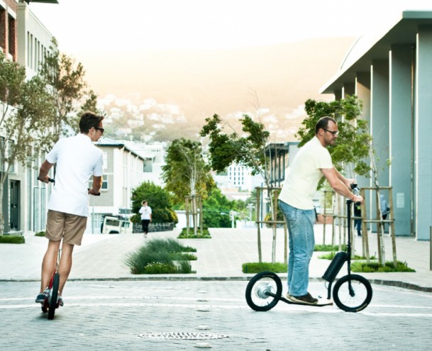 The scooter is a quick and easy alternative to urban transportation.