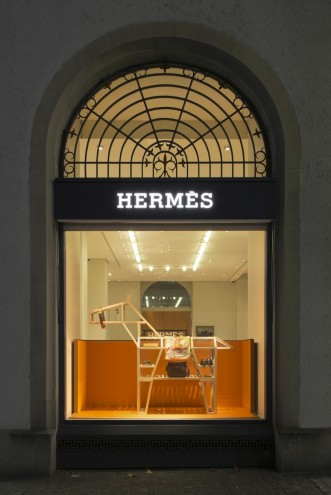 Hermès window display by ECAL Master's graduate Hongchao Wang of Benwu Studio. 