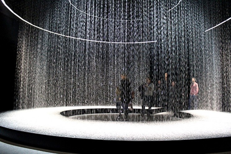 "Lumiere dans eau" at the Éléphant Paname in Paris. Photo curtesy Vincent Laganier.