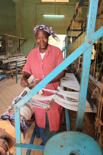 Through the Ethical Fashion Initiative, African women artisans in rural communities lend their desirable and unique talent to high-end fashion designers. Image: Chloe Mukai, ITC & EFI