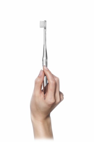 Japanese designer Kosho Ueshima has created Misoka, a nanotech toothbrush that cleans your teeth without toothpaste.