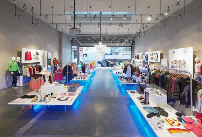 EOOS, adidas Originals store, New York, 2002 © HGEsch
