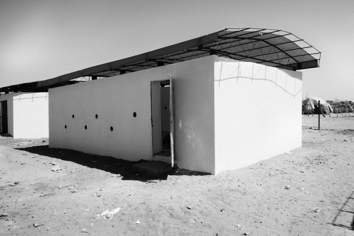 60 sandbag classrooms built in Mbera refugee camp, Mauritania. Image: FAREstudio