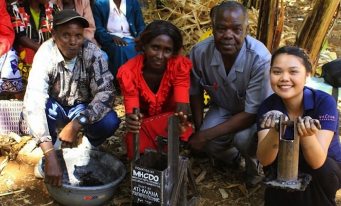 Keilah Bias (right), with Hudson Gichunuku, chairperson of the MCOH Development Organization (second from right) and two other charcoal press trainees in Kenya. Image courtesy of Keelah Dalhousie University student, Keilah Bias has invented a pressing machine that turns agricultural waste into briquettes for cooking in impoverished communities. Image: Keila Bias