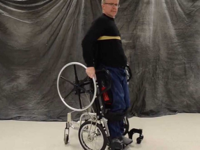 Standing wheelchair