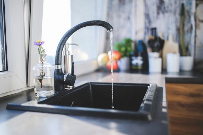 Drop Drop, a mobile app created by the University of Cape Town in South Africa, helps residents use water responsibly. Drop Drop, a UCT mobile app, helps residents use water responsibly.