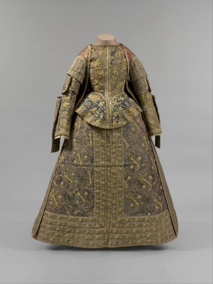 A late 16th-century Spanish ensemble features thick fabrics