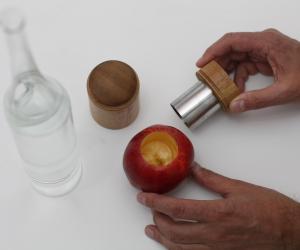 A_S_T Apple Schnapps Tool by Martí Guixé for Stählemühle. Image: Knölke/Imagekontainer.