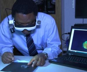 Dr. Samuel Achilefu demonstrates his cancer visualisation glasses.