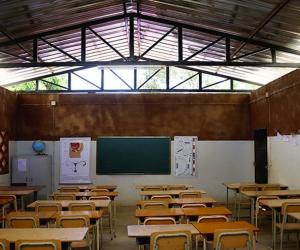Primary school in Angola gets an upgrade from parents. Image: Paulo Moreira